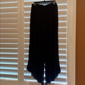 Eci Evening Elegant Black Wide-Ruffled-Leg Pants
Size L